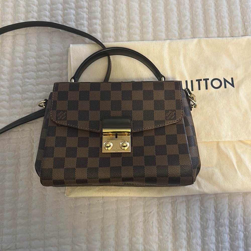 Good condition no scratches clean .